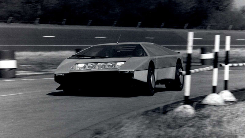 Illustration for article titled The Bulldog Was Aston Martin's Mid-Engined Dream